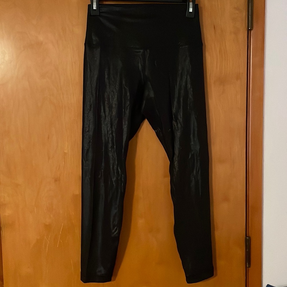 Lululemon 25” align never worn. Radiant foil print looks like faux leather